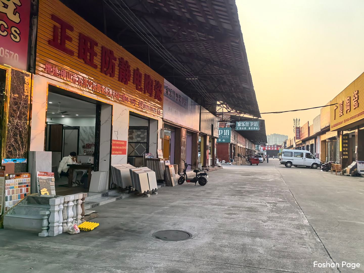 street of Foshan Shiwan Shagang Ceramics Wholesale Market